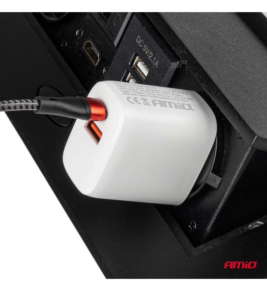 Priză de alimentare cu voltmetru, USB+USB-C 20W, 230V