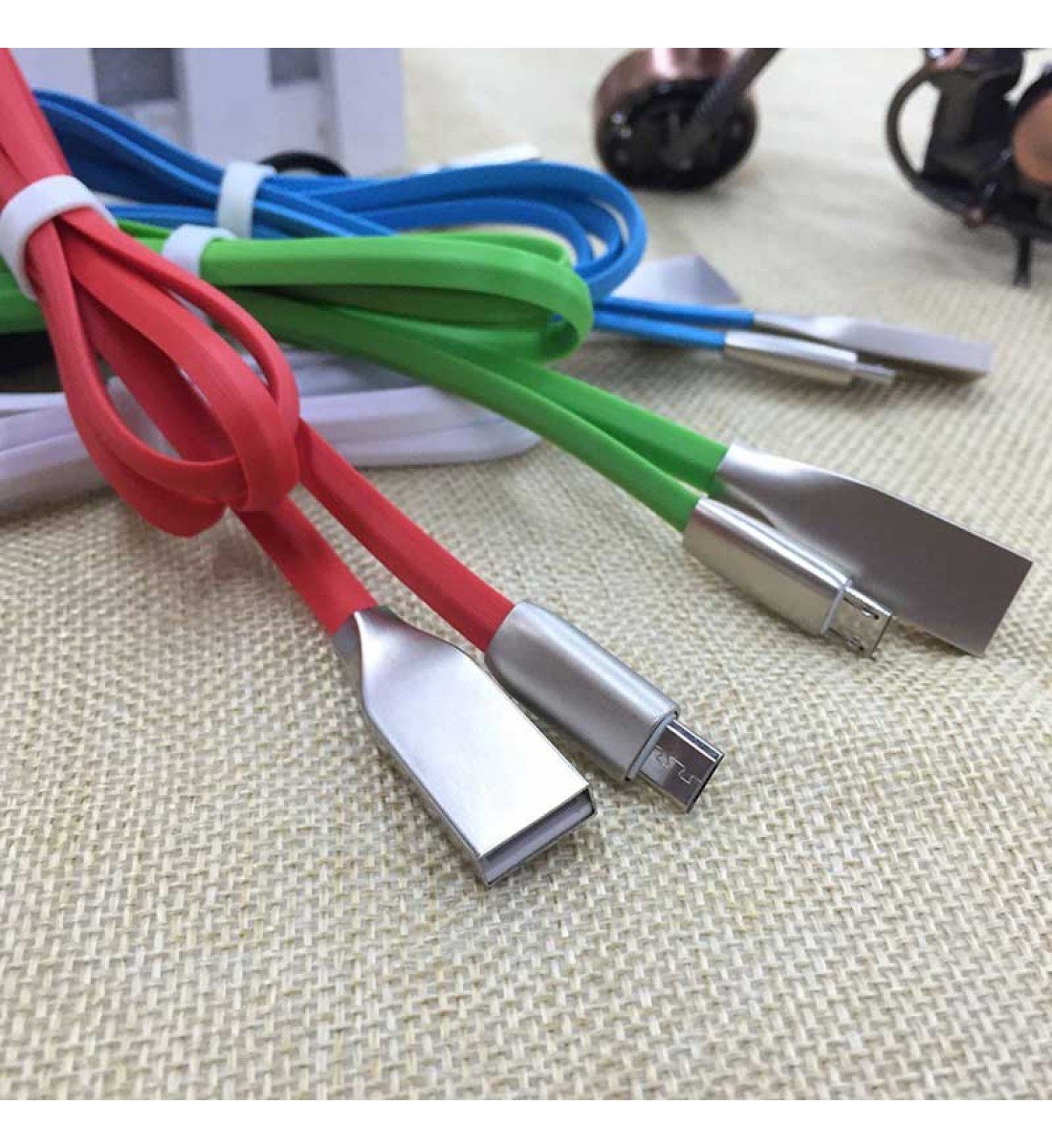 Cablu microusb cu mufe in carcasa de metal negru